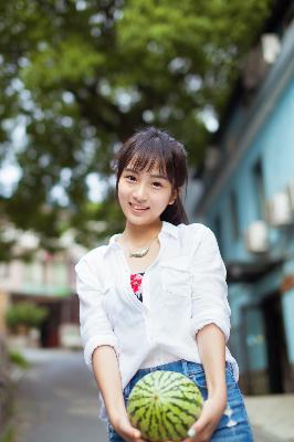 两个女儿和爸爸的搞笑视频